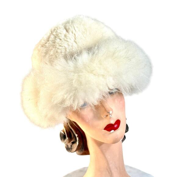 Womens VTG Ivory Shearling Big Brimmed Hat 1970s Large Size Pom Poms - Picture 3 of 8